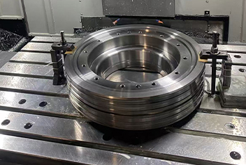 大环件精铣与钻孔
